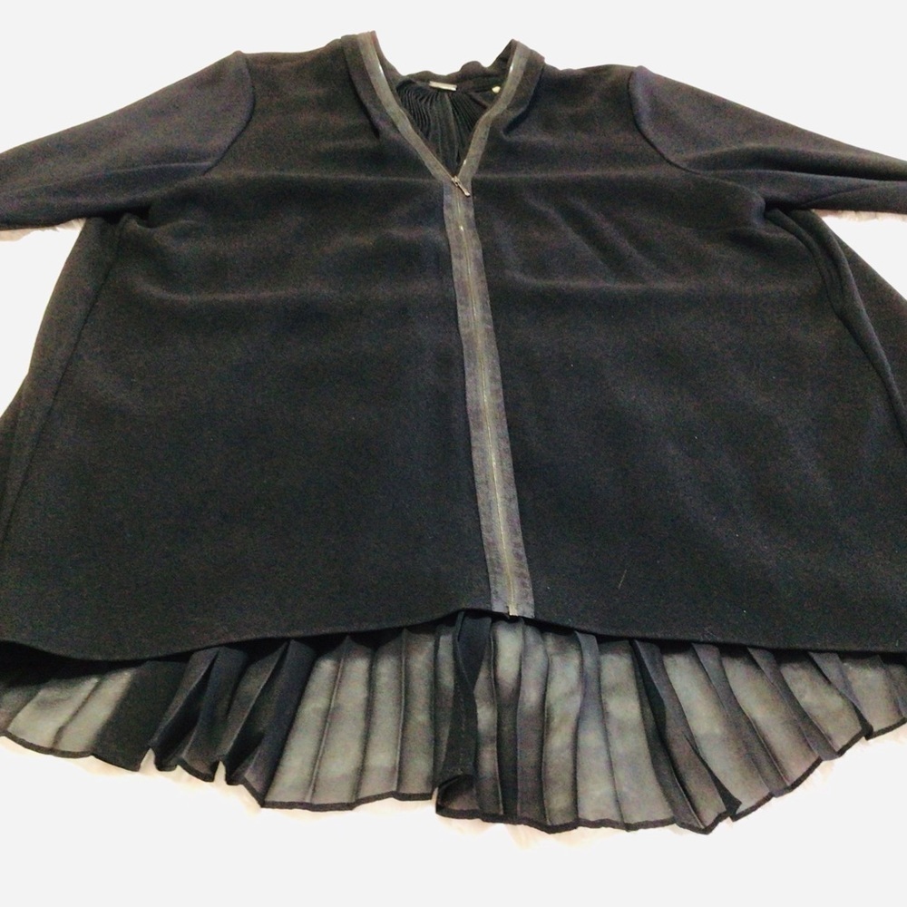 Elie Tahari Short Sleeve Full Zip Front Accordion Pleated Back Top M